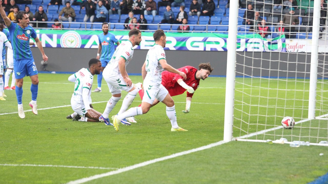 Konyaspor'un serisi Rize'de son buldu