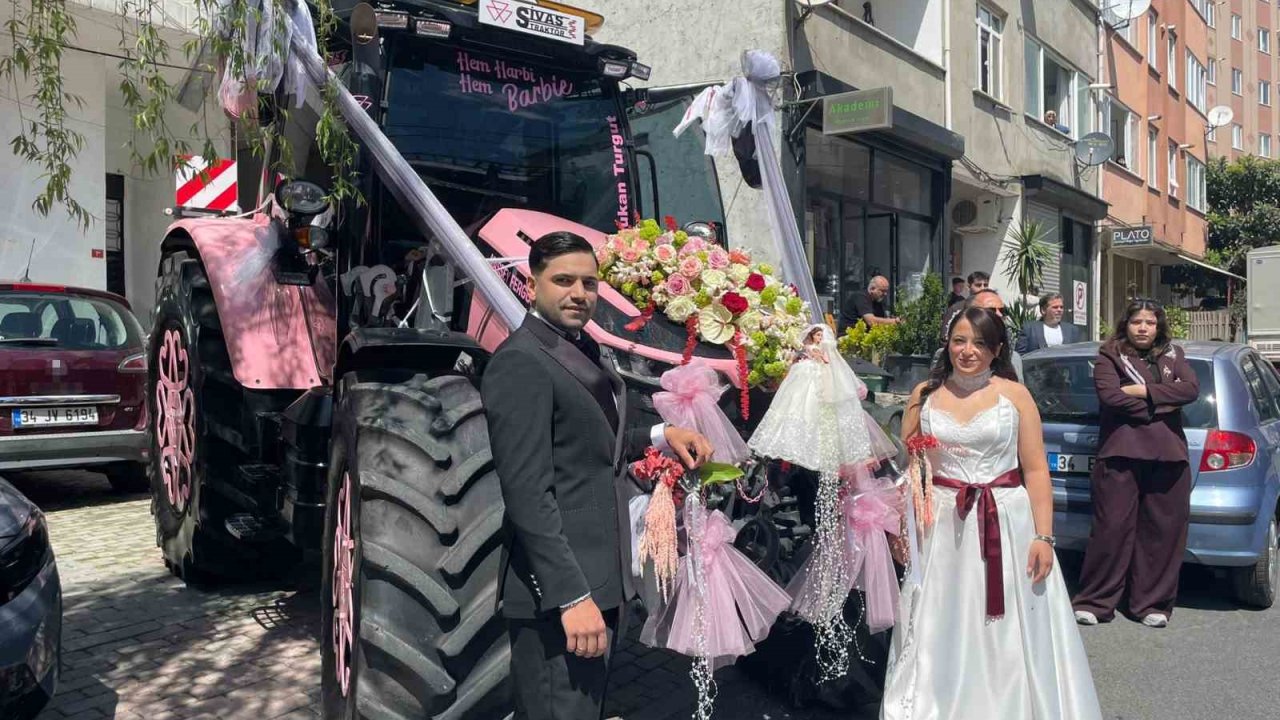 Konya Tarım Fuarında birinci olan "Pembe Traktör" gelin arabası oldu