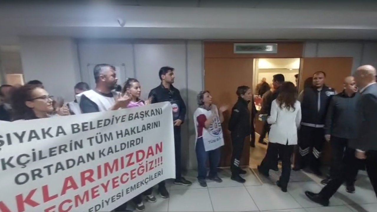 İzmir’de memurlar belediye başkanını böyle protesto etti