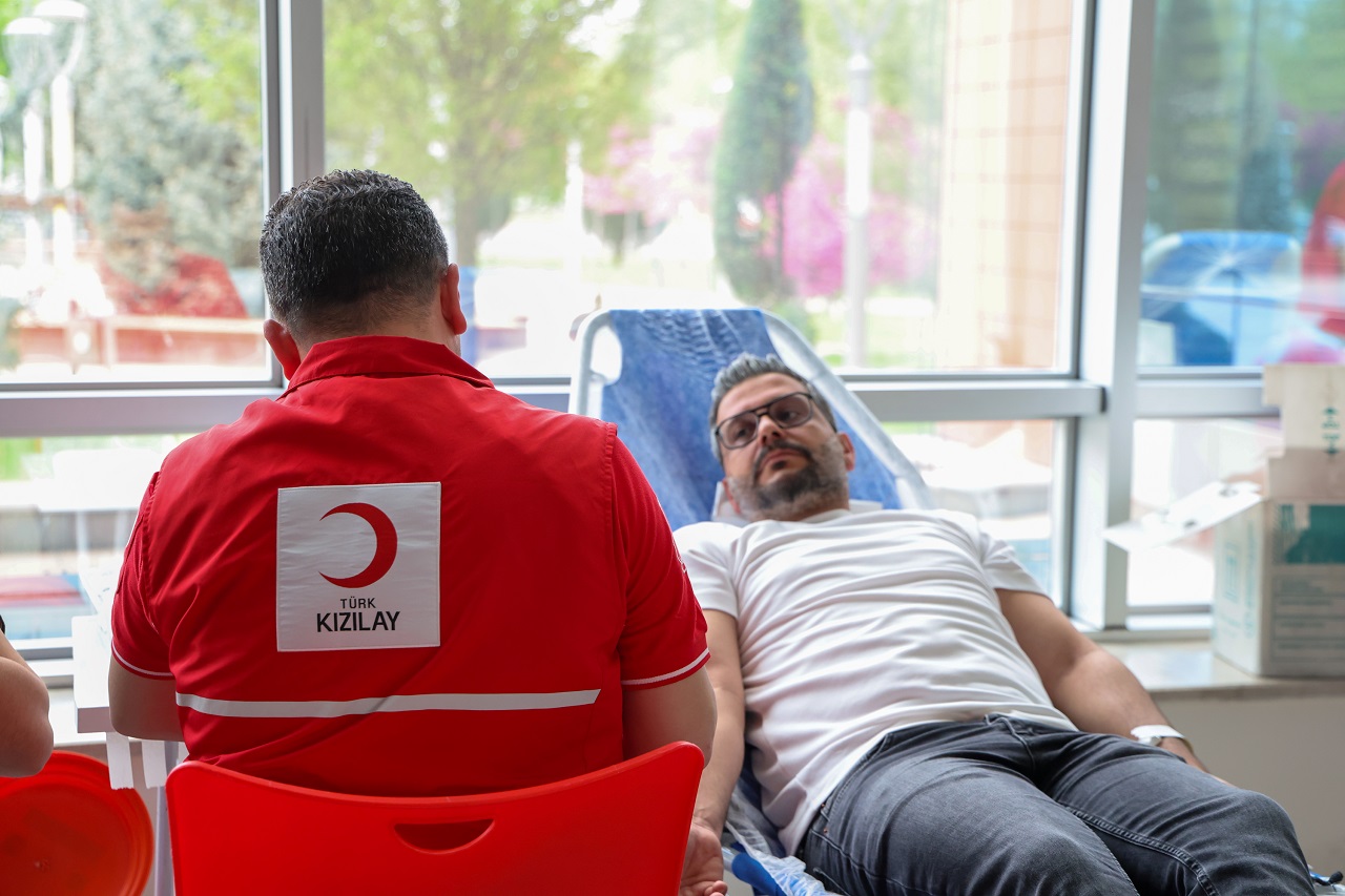 Selçuklu Belediyesi Kızılay desteğine devam ediyor