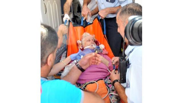 71 Yaşındaki Eşini Eşarpla Boğmaya Kalktı