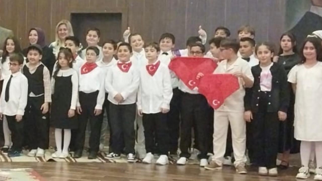 Konya'da öğrencilerden coşkulu şiir dinletisi