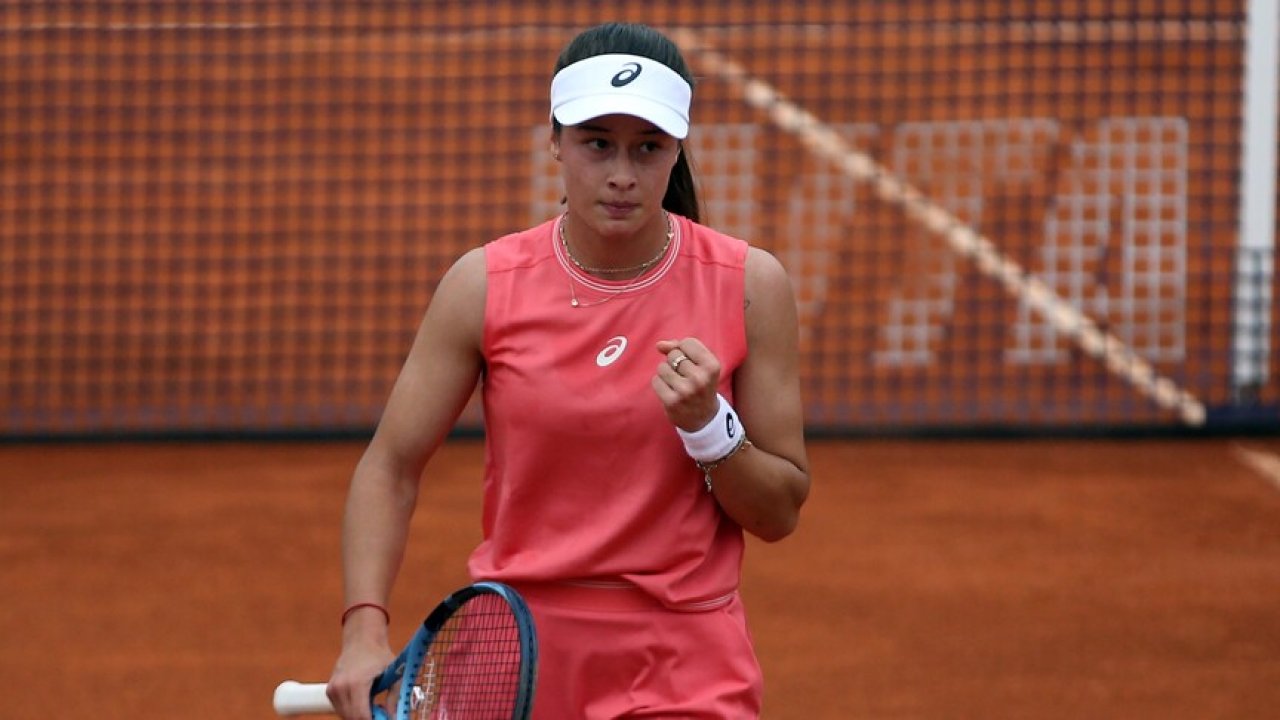 Zeynep Sönmez, başarısı ile dikkat çekiyor