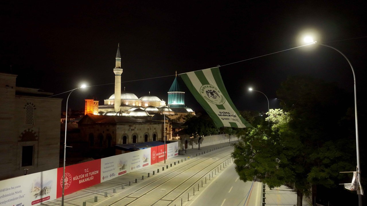 Konyaspor'a tam destek; Karatay yeşil-beyaza büründü