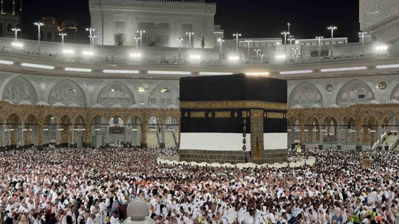 Hacı adayları akın akın Kabe-i Muazzama’ya koşuyor
