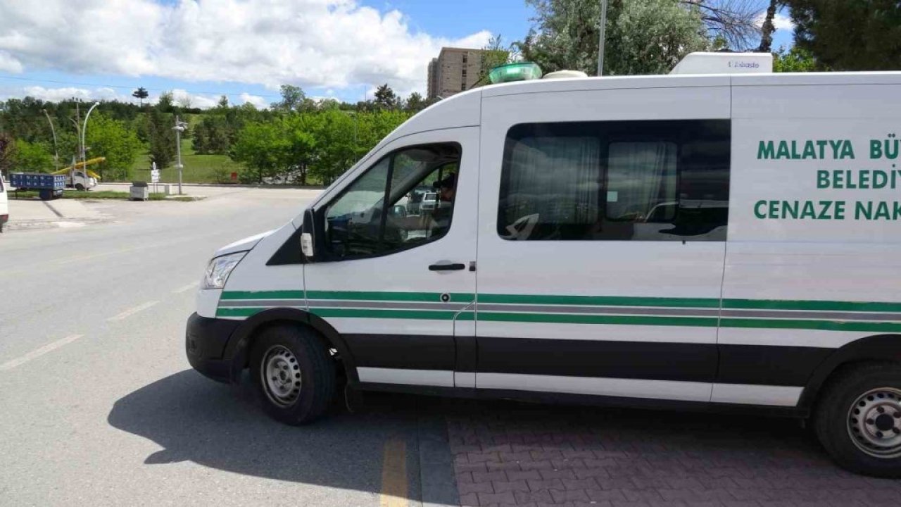 Malatya'da  parkta asılı halde ölü bulundu! Ailesi sinir krizi geçirdi