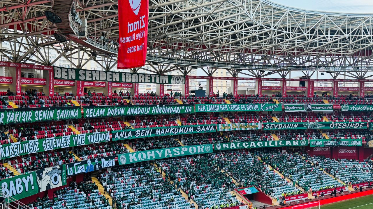 Konyaspor taraftarı Antalya’da coşuyor