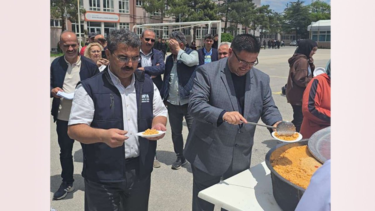 Konya'daki lisede yağmurluk pilavı geleneği yaşatılıyor