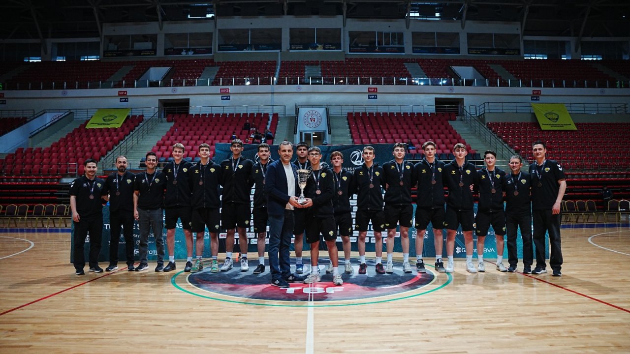 U-16 Basketbol turnuvası nefes kesti