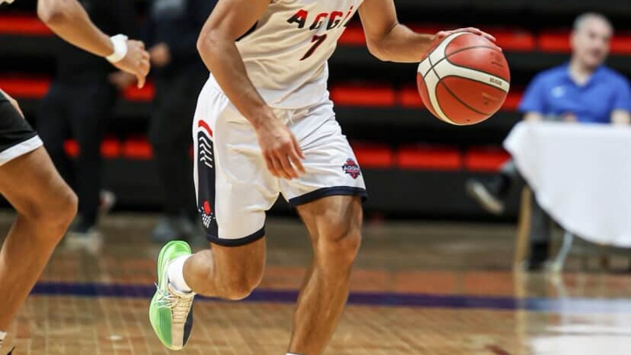 Konya’da basketbol şöleni! Geleceğin yıldızı göz kamaştırdı