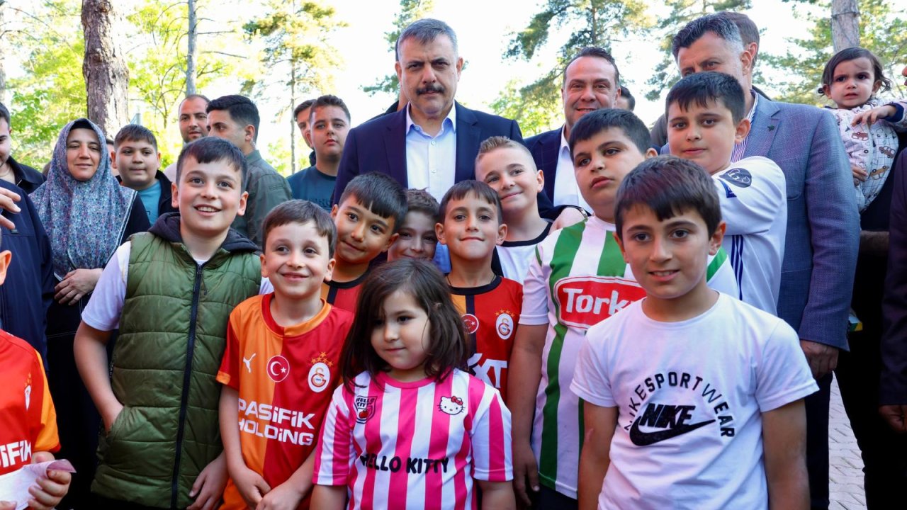Bakan Çiftçi’den Konya çıkarması: Vatandaşlarla bayramlaştı