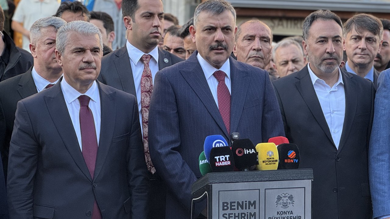 Bakan Çiftçi bayram namazını Konya'da kıldı