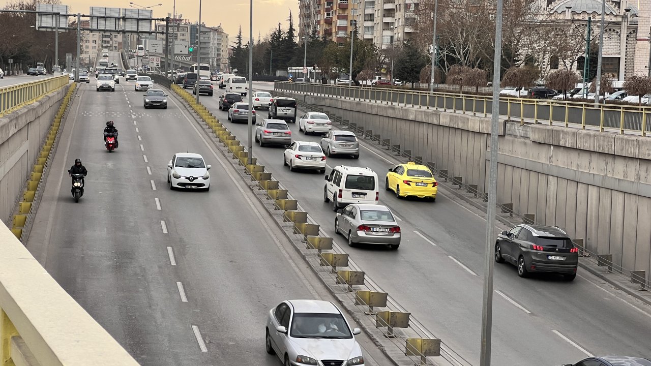 Konya trafiğinde kritik saatler! Dönüş yoluna çıkacaklar dikkat