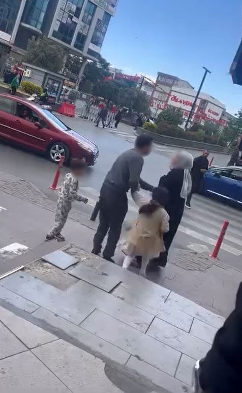 Kocamla ilişkin var dedi, genç kızı defalarca bıçakladı