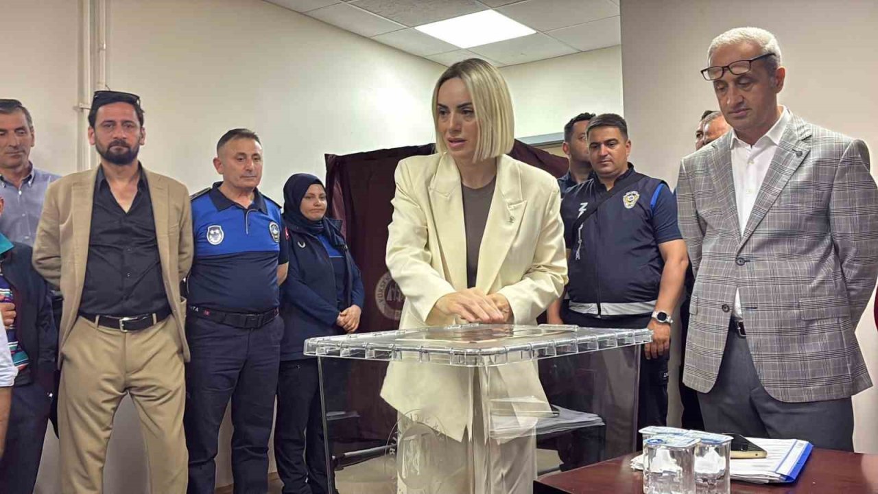 Akçakoca Belediyesi başkan vekili AK Parti'nde Alev Ünal oldu
