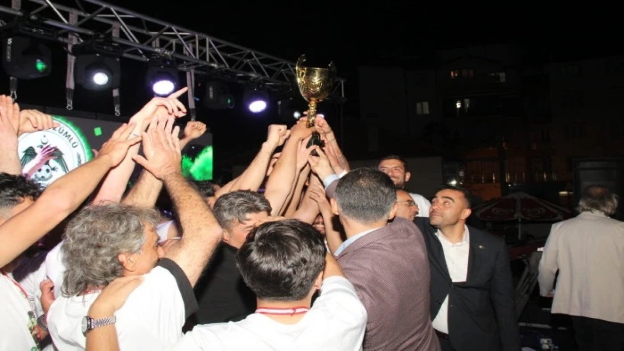 Üzümlüspor şampiyonluğu kutladı