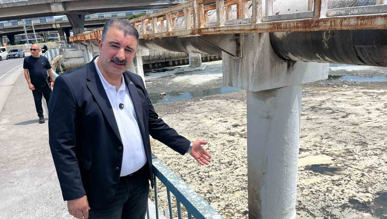 İzmir’de koku isyanı, Başdaş: "5 dakikadır maskesiz duramıyoruz"