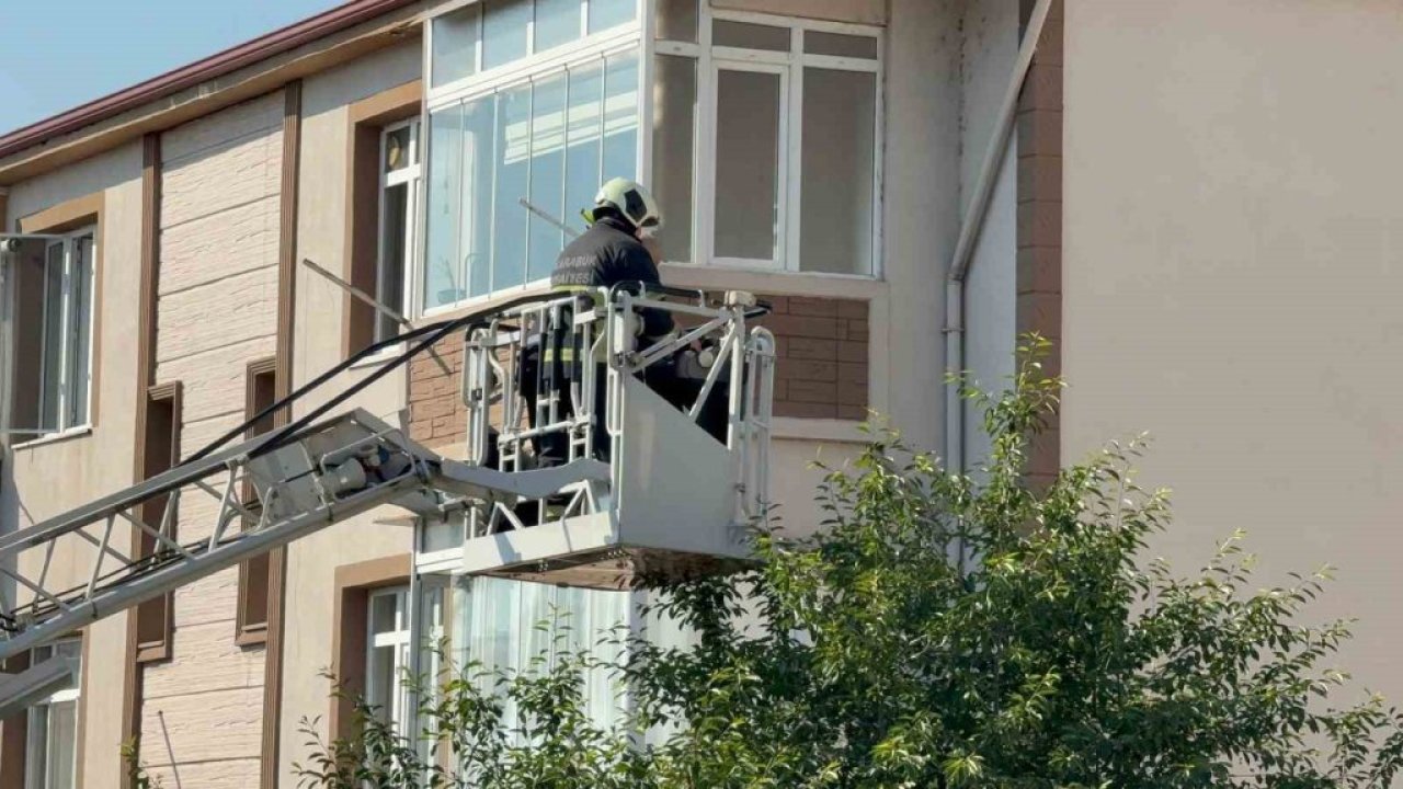 Kahreden olay! Genç balkonda asılı bulundu