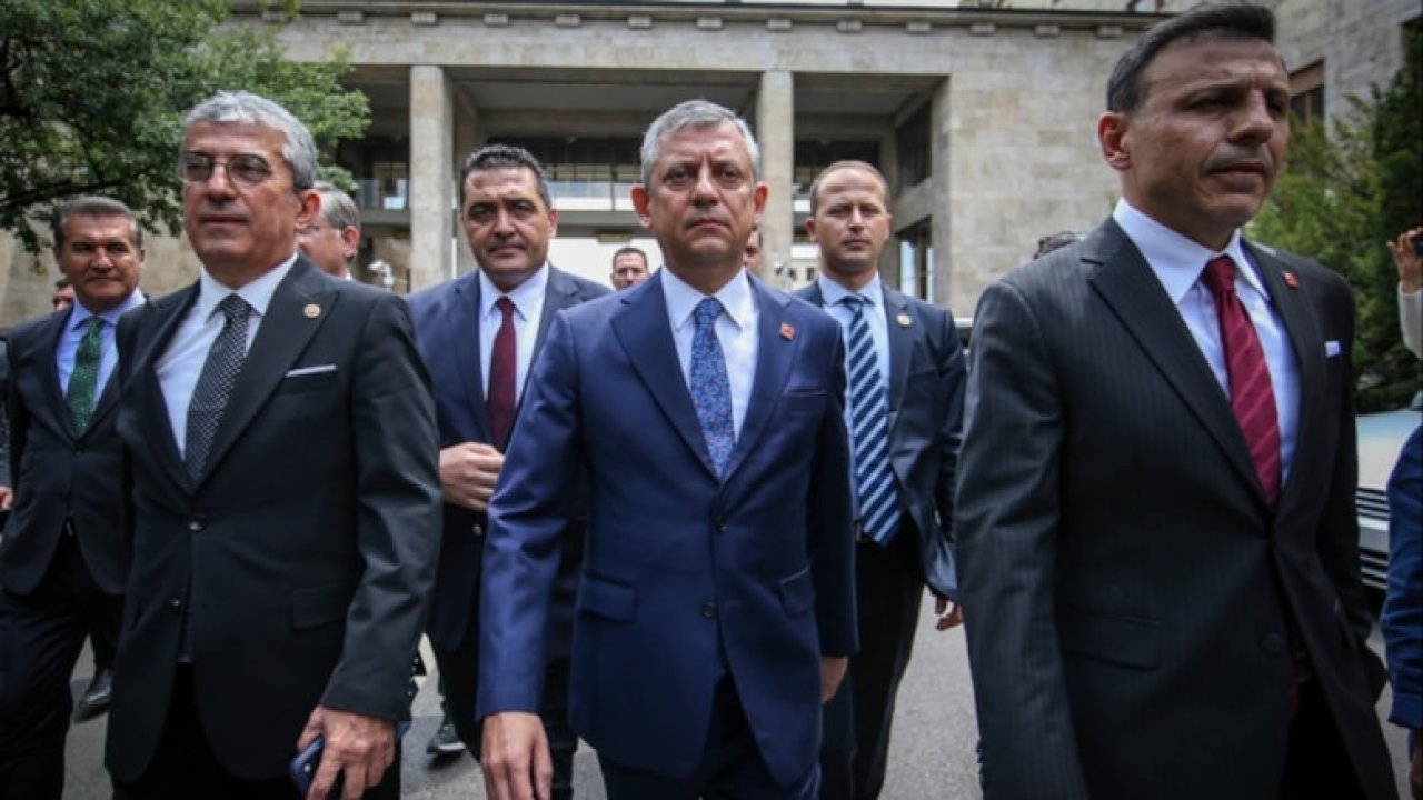 Son dakika! Özgür Özel'in yeni partisi için tarih açıklandı