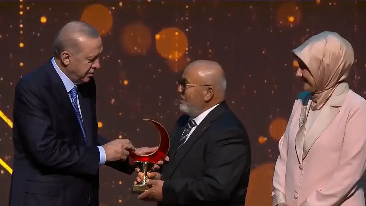 Kızılay'da yılın ili Konya seçildi! Ödülü Cumhurbaşkanı Erdoğan verdi