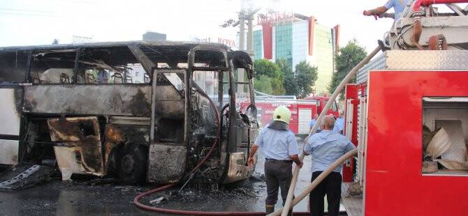 Mersin'de Yolcu Otobüsü Yandı