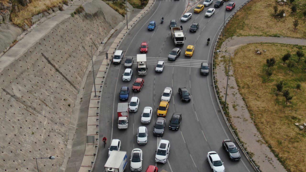 İzmir trafiğindeki yoğunluğun sebebi TÜİK verileriyle ortaya çıktı