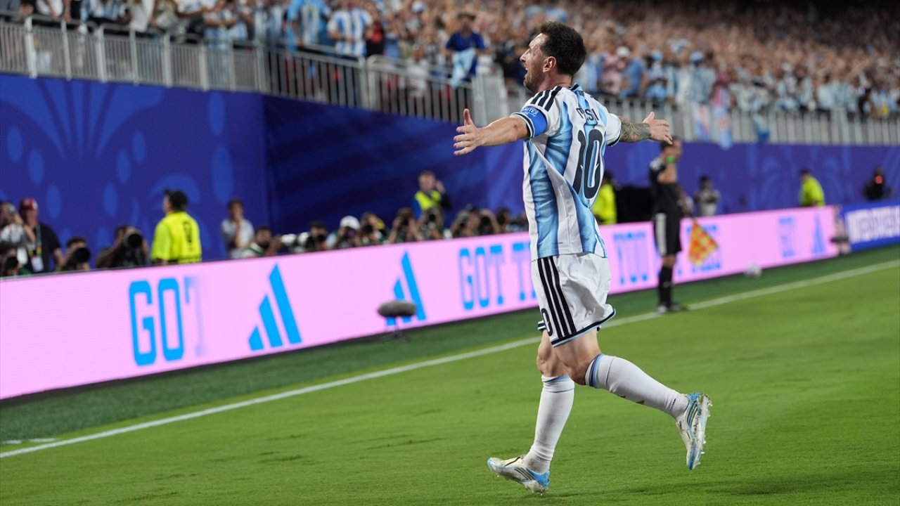 Messi'dir ne yapsa yeridir!