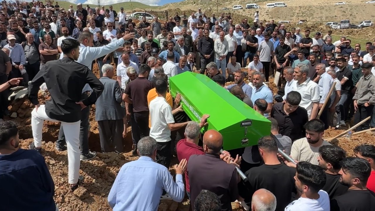 Yüksekova’daki kazada hayatını kaybedenler toprağa verildi