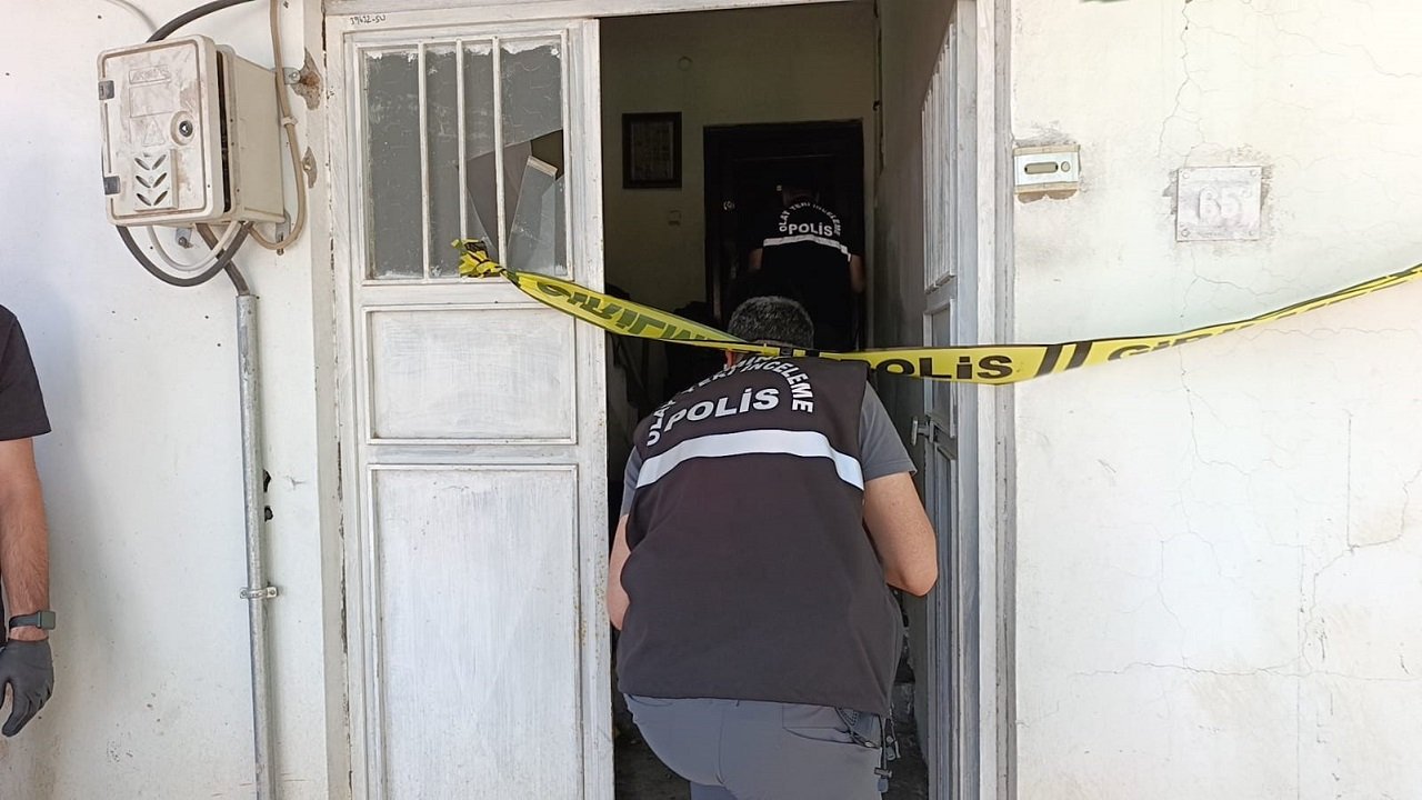 Polis memur arkadaşının evinde ölü bulundu!
