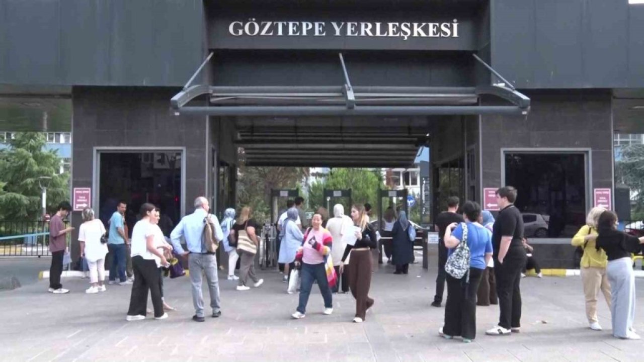 Okul önlerinde heyecanlı YKS bekleyişi başladı