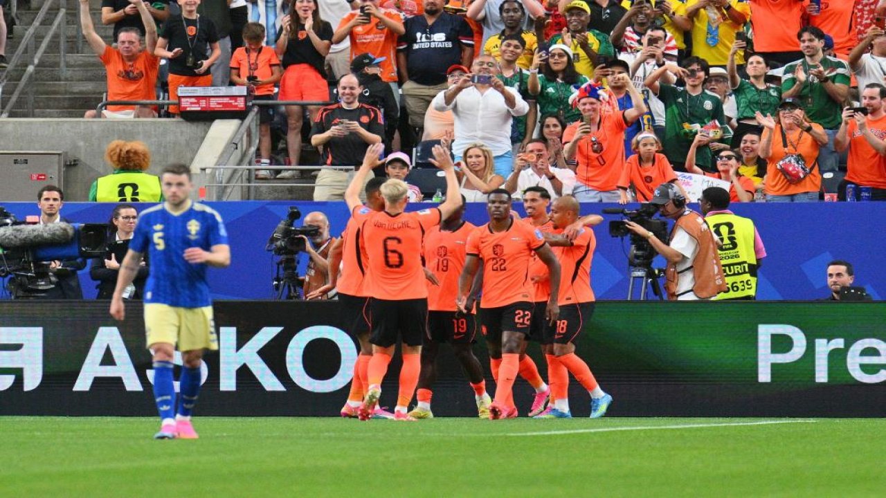 Hollanda İsveç'e patladı (5-1)