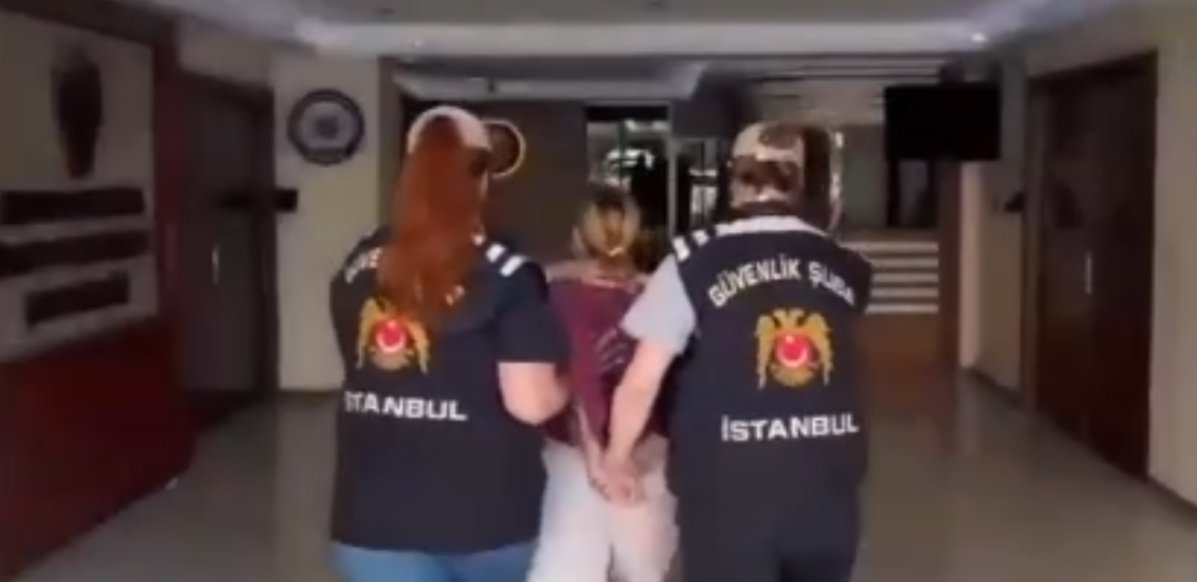 28 Şubat  zihniyeti metroda hortladı! O kadın tutuklandı!