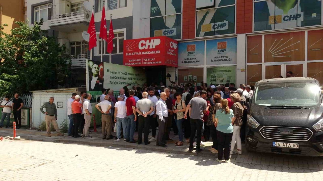 CHP Malatya İl Başkanlığı binasında gerginlik