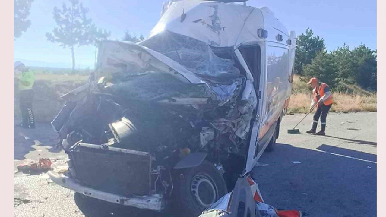 Ambulans, TIR'a çarptı: Hasta öldü, yaralılar var!