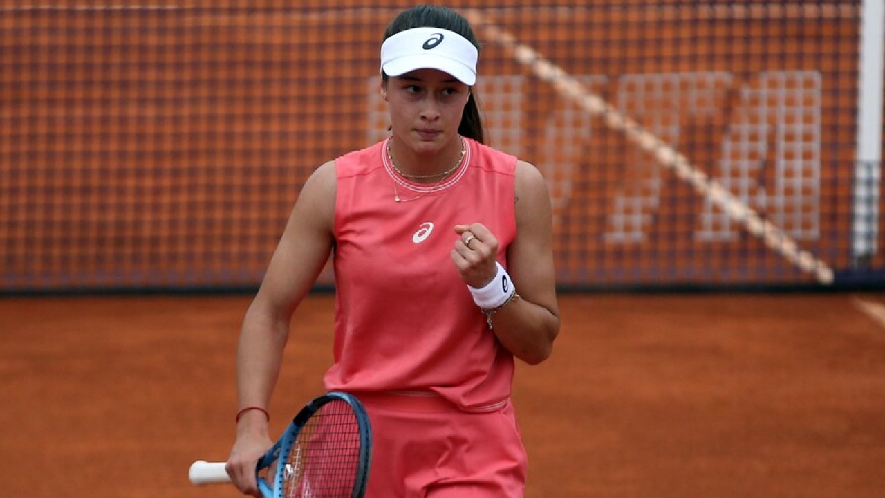 Zeynep Sönmez  Eastbourne Açık'ta mücadele veriyor