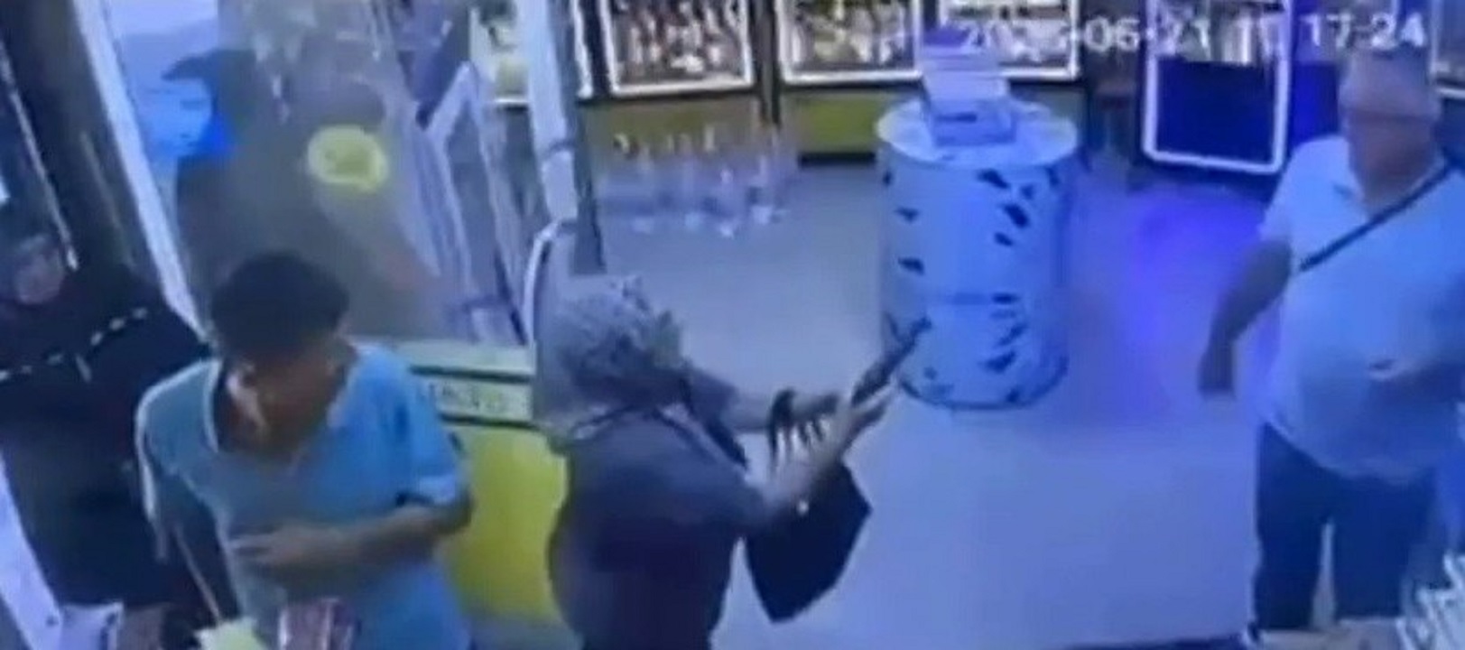 Kocasını öldürmek istedi, silah tutukluk yaptı!