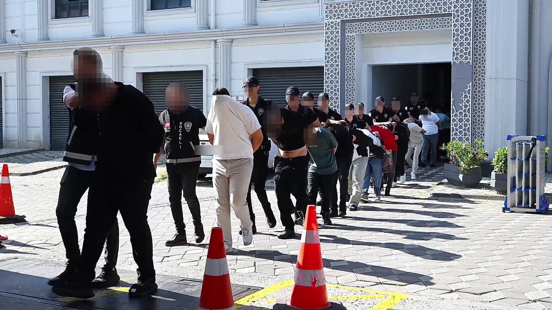 Fuhuş operasyonu: Çok sayıda tutuklama var!