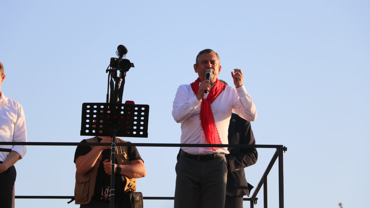 Özgür Özel'den Kılıçdaroğlu'na İzmir'de 'Tatar Ramazan' göndermeli hodrimeydan!