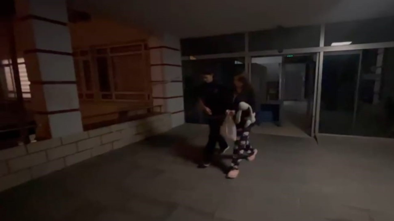 Rüyasında annesinin kendisini boğduğunu gördüğünü öne süren genç kız, annesini öldürdü
