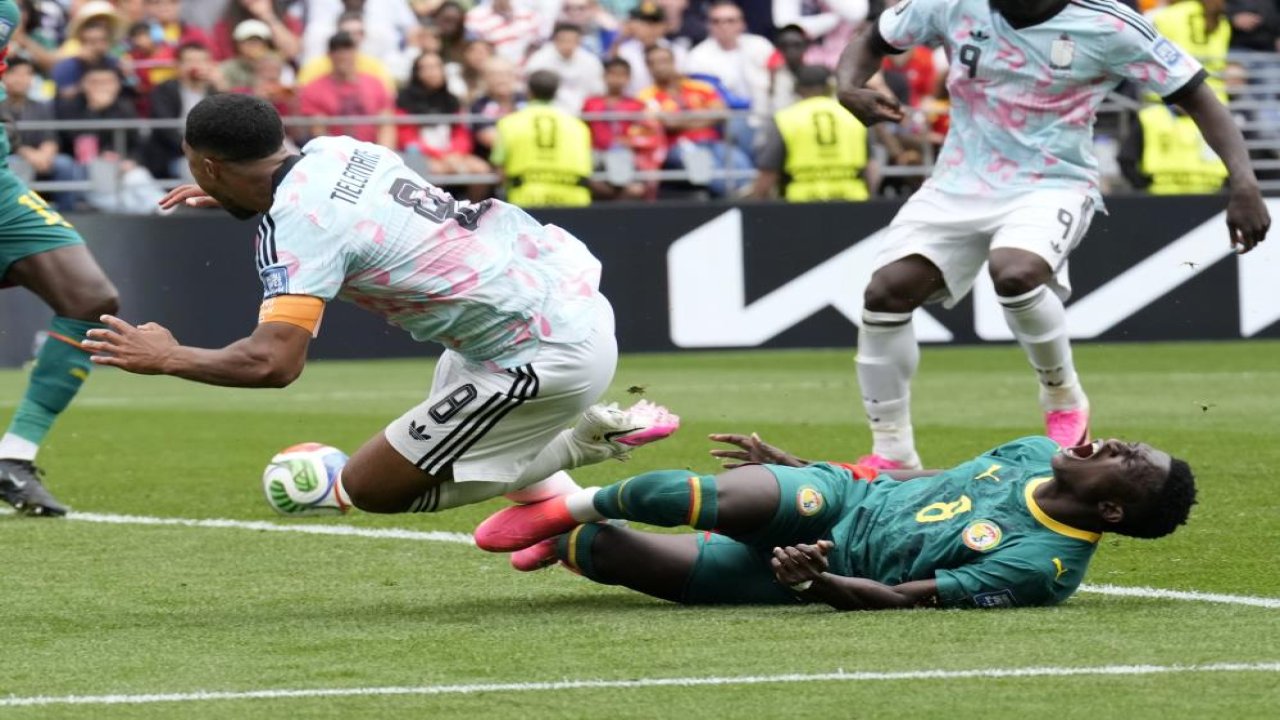 Belçika Senegal'i uzatmalarda devirdi