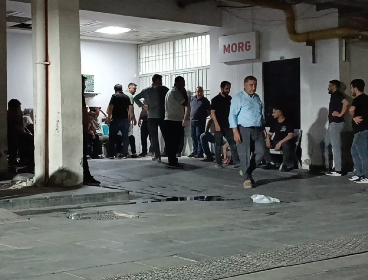 Otomobilin camından sarkan adam hayatını kaybetti!