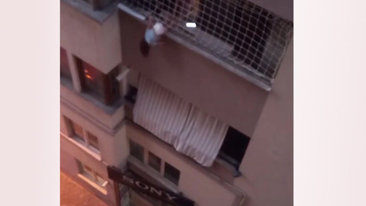 Can pazarı yaşandı! Küçük çocuk balkon filesine asılı kaldı!