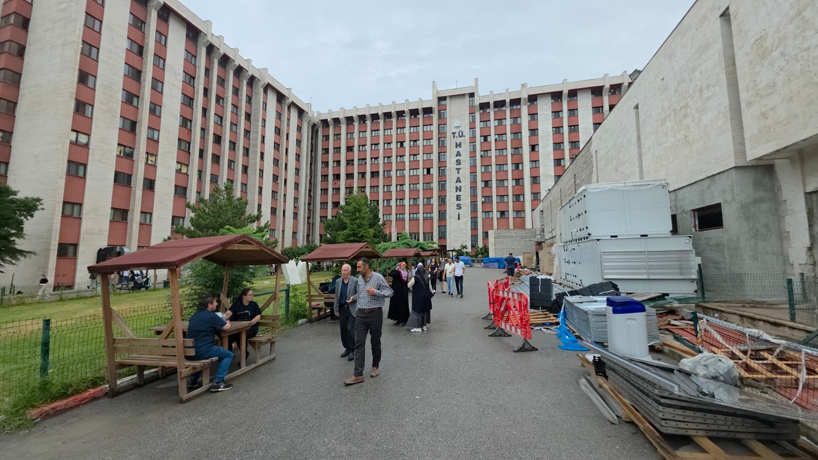 Parkta oynayan kızını ve eski eşini vurdu: 1 ölü, 1 yaralı