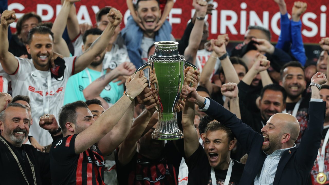 Çorum FK neredeyse tamamen yenilendi
