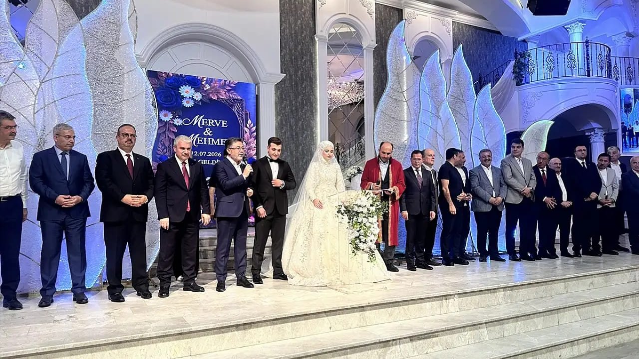 Mehmet ve Merve mutluluğa 'Evet! dedi:  Bakan Yumaklı şahitleri oldu