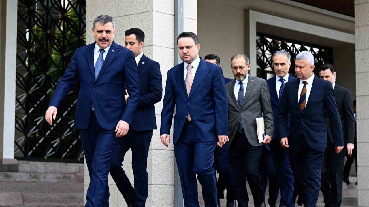 İki bakan birden duyurdu! FETÖ'ye yönelik 81 ilde dev operasyon!