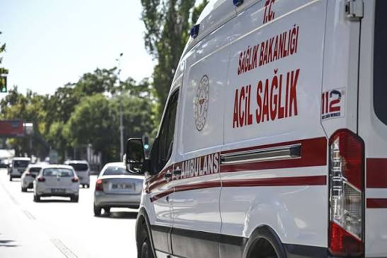 Babasını bıçakladı! Kendisini eve kilitledi