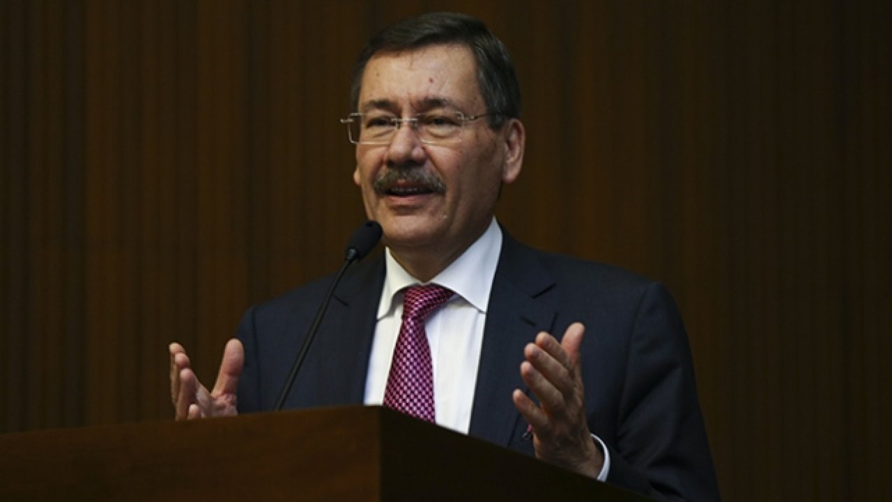 Melih Gökçek'ten Özgür Özel'e olay gönderme! "Yeni Parti" ismiyle böyle dalga geçti