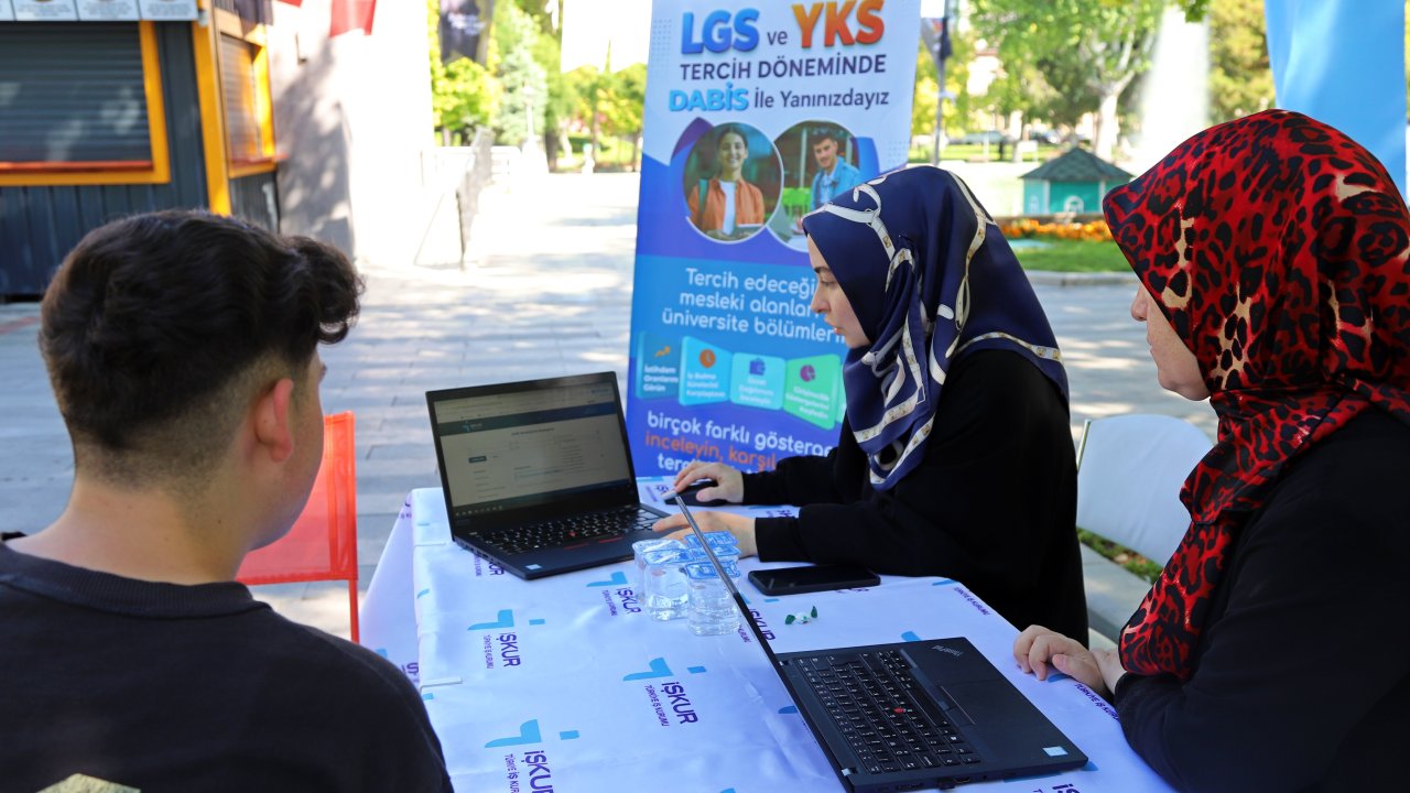 Konya İŞKUR'dan tercih döneminde gençlere ücretsiz kariyer desteği
