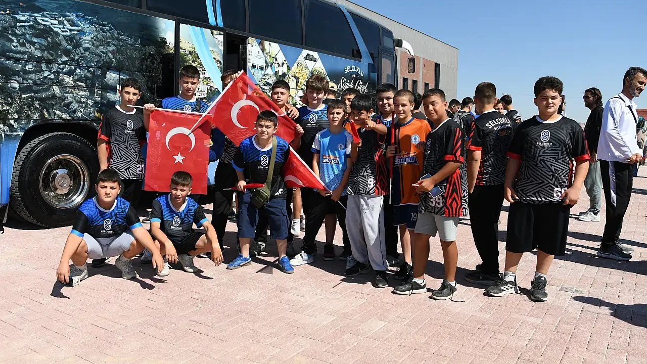 Selçuklu'da minik güreşçiler Ankara'ya gitti